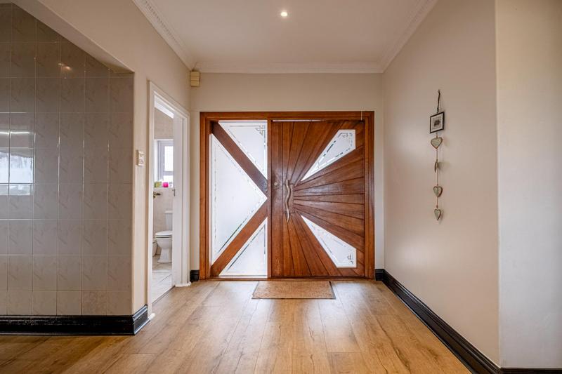 5 Bedroom Property for Sale in Linkside Eastern Cape